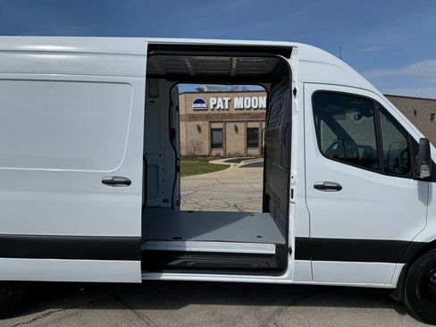 Used 2021 Mercedes-Benz Sprinter 4500 image 11