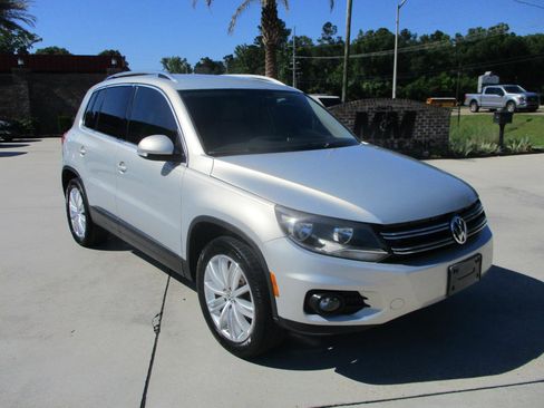 Used 2013 Volkswagen Tiguan SE FWD image 2