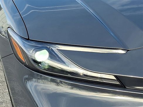 Used 2025 Toyota Camry SE image 9