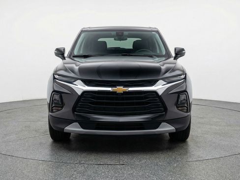 Used 2025 Chevrolet Blazer LT FWD image 2