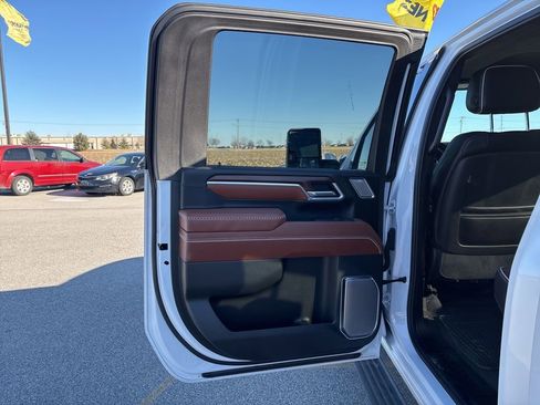 Used 2025 GMC Sierra 3500 Denali Ultimate image 31