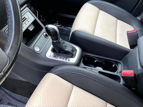 Used 2017 Volkswagen Tiguan S image 18
