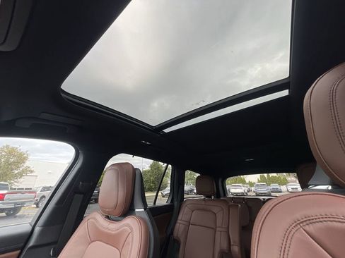 Certified 2025 Lincoln Aviator Reserve w/ Luxury Package RWD image 22