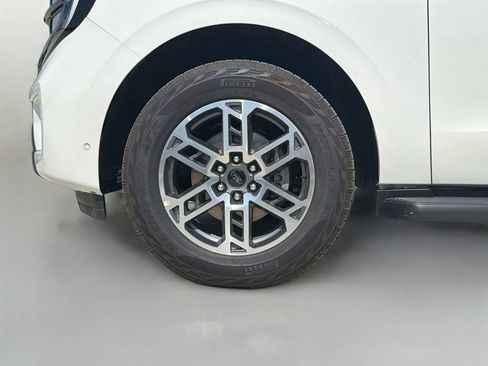 Used 2025 Ford Expedition Active AWD/4WD image 38