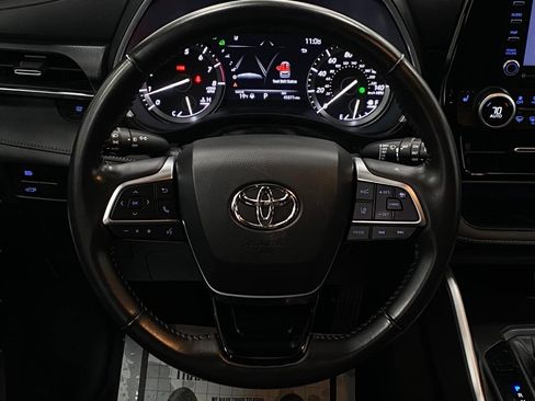 Used 2021 Toyota Highlander XSE image 16