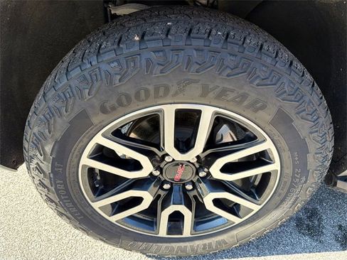 Used 2024 GMC Yukon XL AT4 image 11