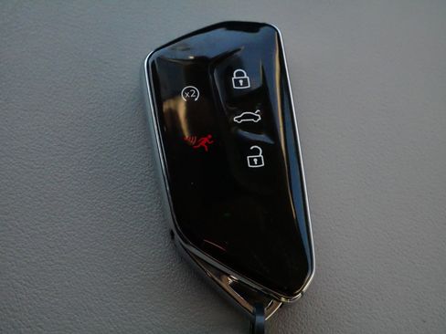 Certified 2024 Volkswagen Atlas SE image 32