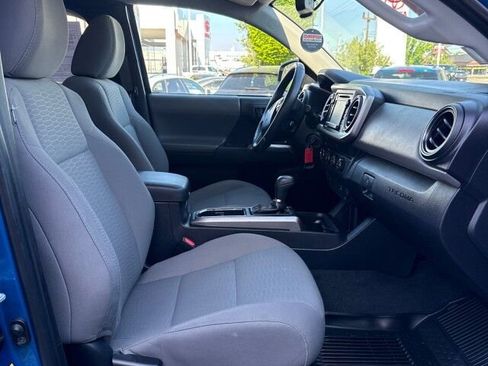 Used 2017 Toyota Tacoma SR5 w/ Tow Package AWD/4WD image 16