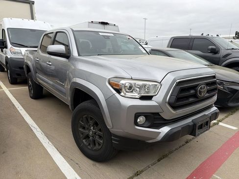Used 2020 Toyota Tacoma SR5 w/ SR5 Appearance Package (SM) image 2