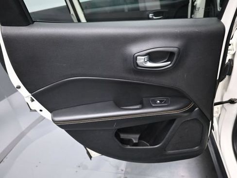 Used 2018 Jeep Compass Latitude w/ Popular Equipment Group FWD image 29