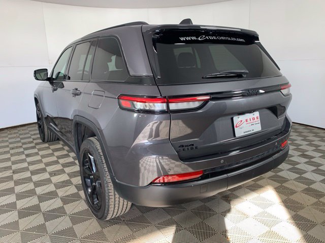 Used 2023 Jeep Grand Cherokee Altitude AWD/4WD image 12