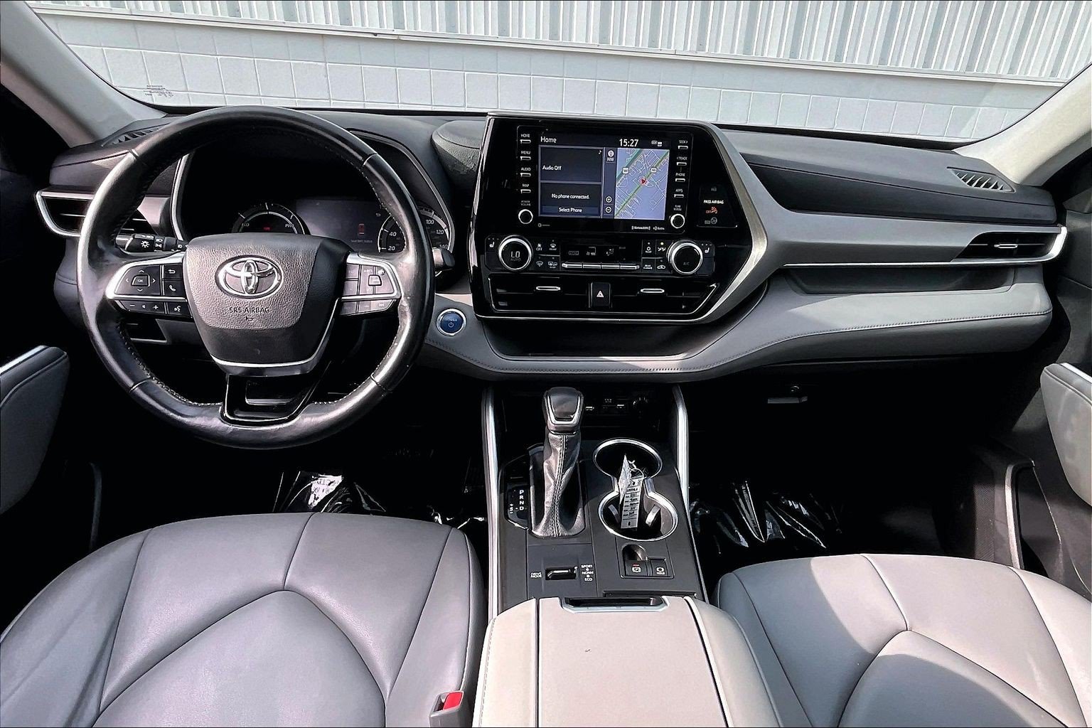 Used 2021 Toyota Highlander XLE AWD/4WD image 19
