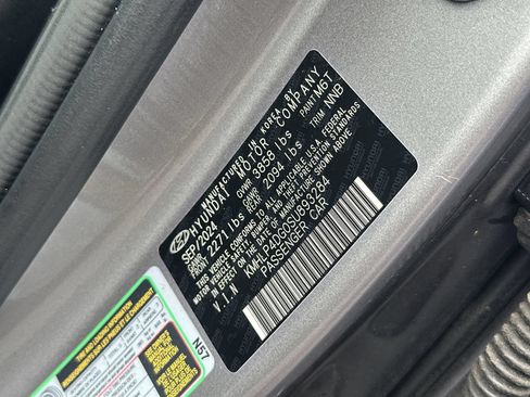 Used 2025 Hyundai Elantra Limited FWD image 35