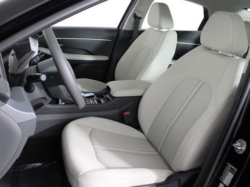 Used 2025 Hyundai Sonata SE image 17