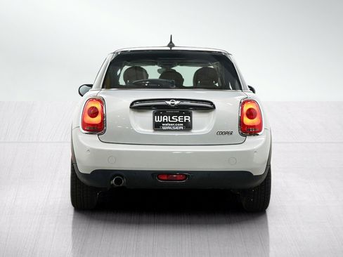 Used 2017 MINI Cooper 4-Door Hardtop FWD image 4