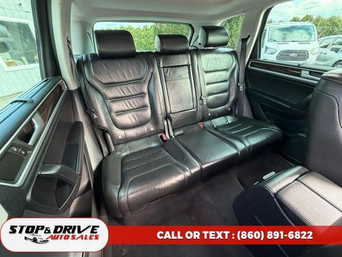 Used 2013 Volkswagen Touareg Hybrid AWD/4WD image 16