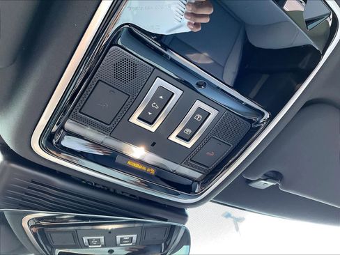 New 2026 Land Rover Range Rover Velar Dynamic SE image 22