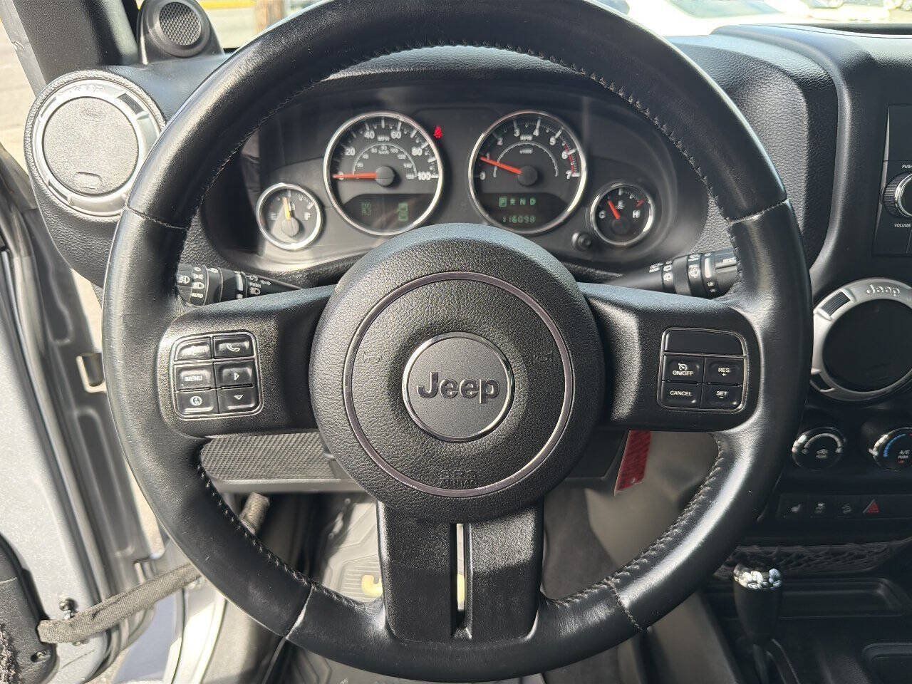 Used 2013 Jeep Wrangler Unlimited Sahara w/ Connectivity Group AWD/4WD image 30