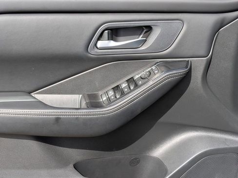 Certified 2025 Nissan Rogue SV FWD image 11