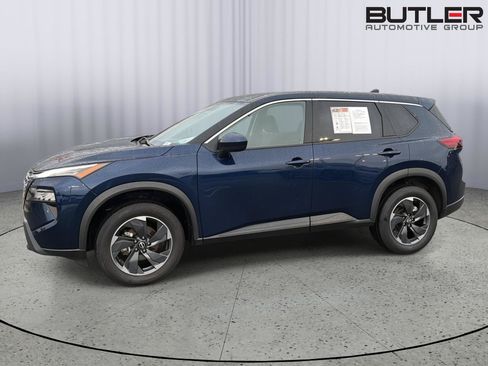 Used 2024 Nissan Rogue SV FWD image 3