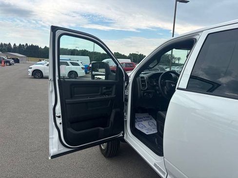 Used 2024 RAM 5500 Tradesman w/ Chrome Appearance Group AWD/4WD image 19