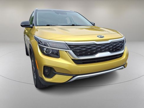 Used 2021 Kia Seltos S AWD/4WD image 2