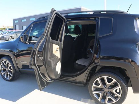 Used 2017 Jeep Renegade Latitude w/ Popular Equipment Group image 22