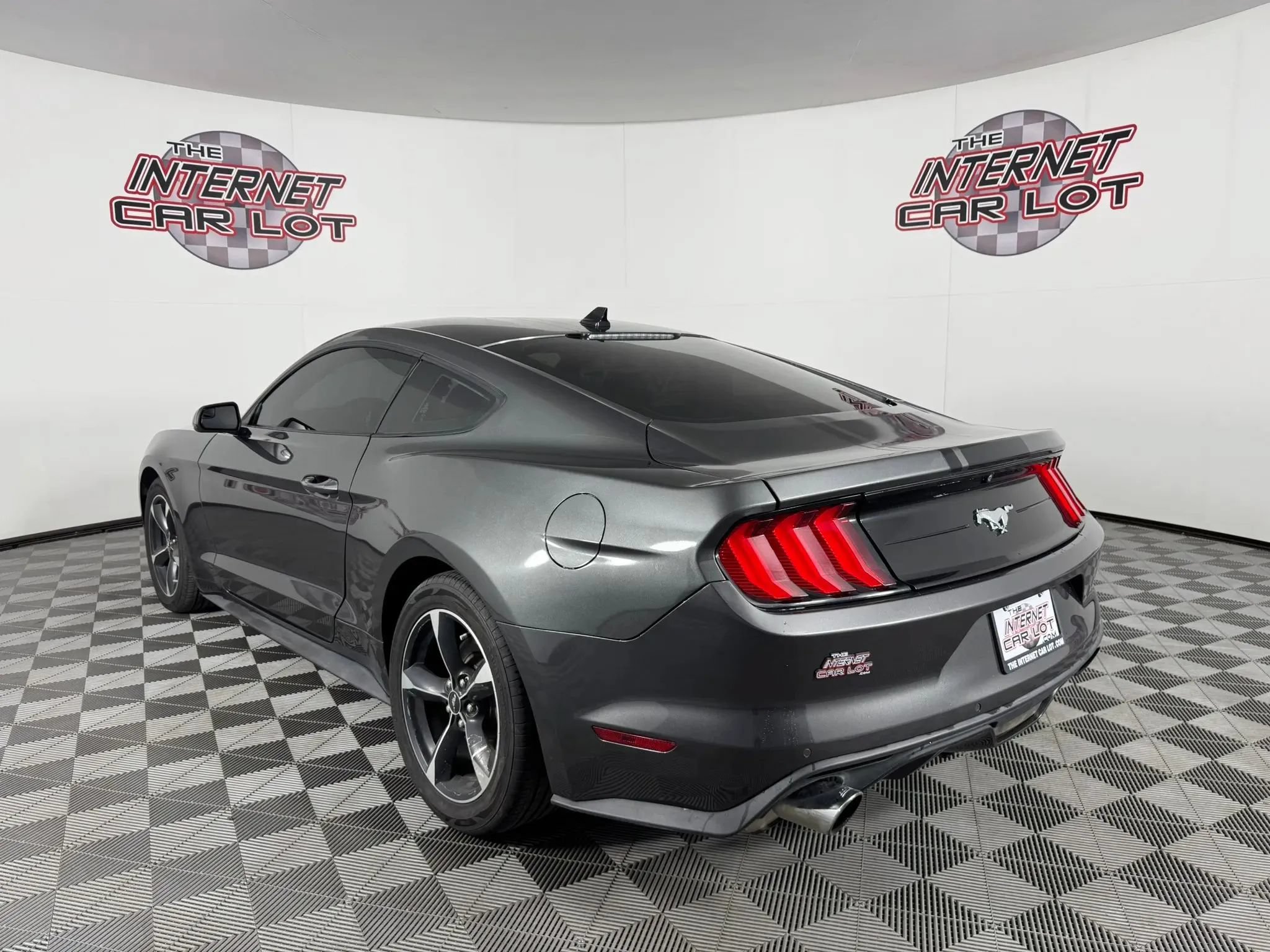 Used 2020 Ford Mustang Coupe RWD image 5