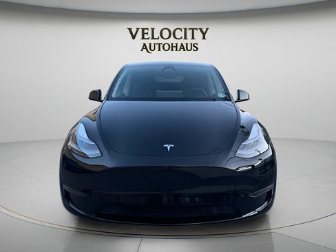 Used 2024 Tesla Model Y Long Range AWD/4WD image 2
