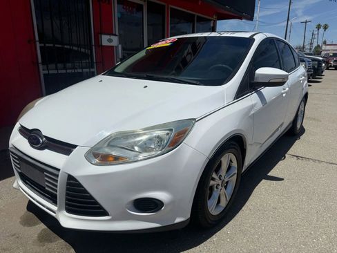 Used 2014 Ford Focus SE FWD image 2