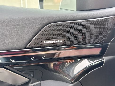 Used 2025 BMW 540i xDrive image 38