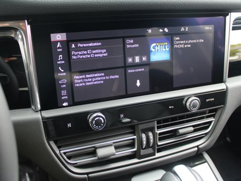 Certified 2026 Porsche Macan Turbo image 25