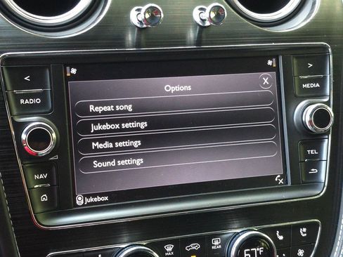 Used 2020 Bentley Bentayga Plug-In Hybrid image 58