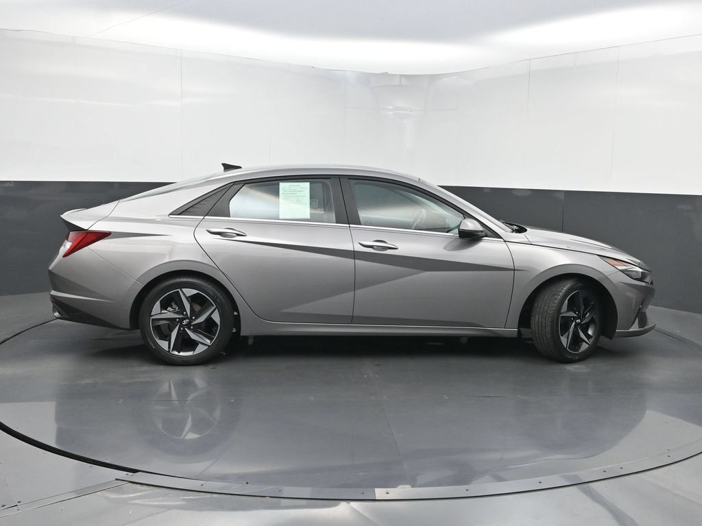 Used 2022 Hyundai Elantra Limited FWD image 43