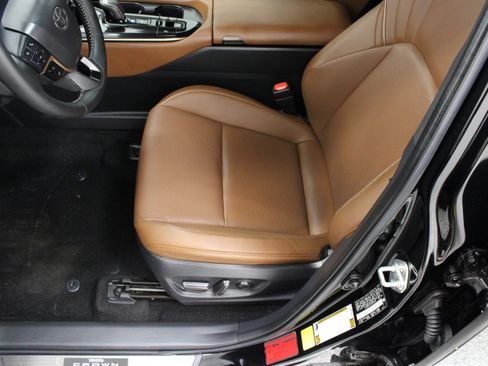 Certified 2025 Toyota Crown Signia w/ Advanced Technology Package AWD/4WD image 14