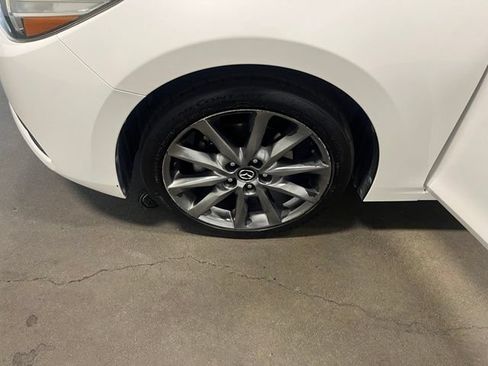 Used 2018 MAZDA MAZDA3 Touring FWD image 29