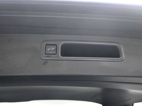Used 2023 Toyota Highlander XLE FWD image 61