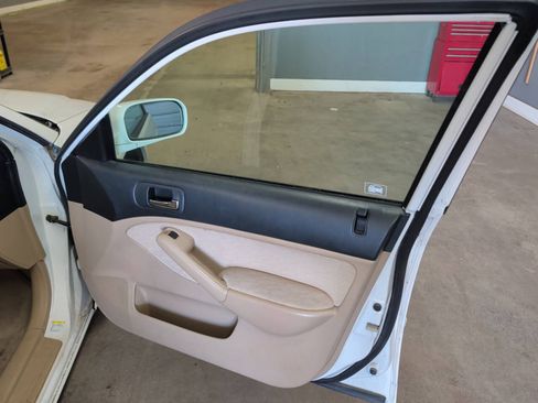 Used 2005 Honda Civic Hybrid Sedan image 28