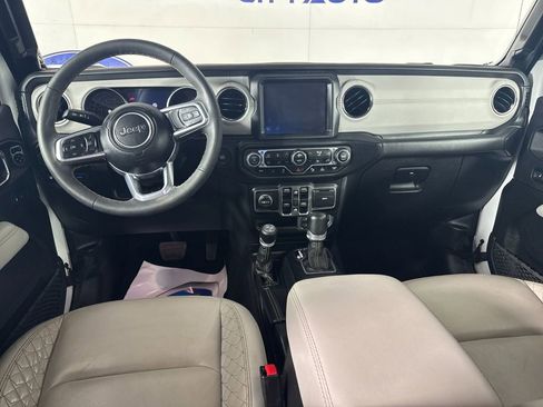 Used 2023 Jeep Wrangler Unlimited Sahara AWD/4WD image 36