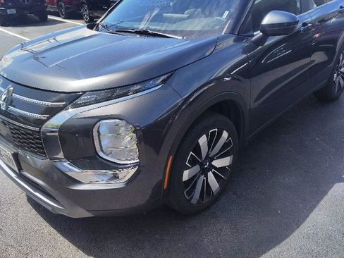 Used 2025 Mitsubishi Outlander SE AWD/4WD image 1