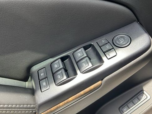 Used 2018 GMC Yukon Denali w/ Open Road Package AWD/4WD image 60