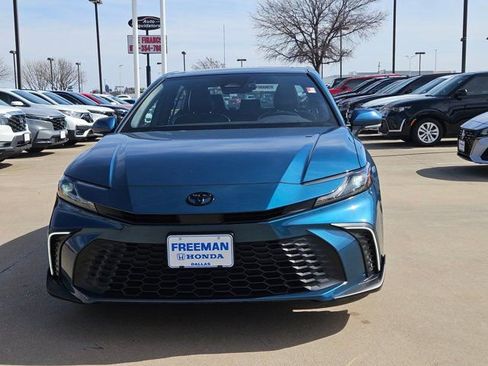 Used 2025 Toyota Camry SE w/ Convenience Package image 2