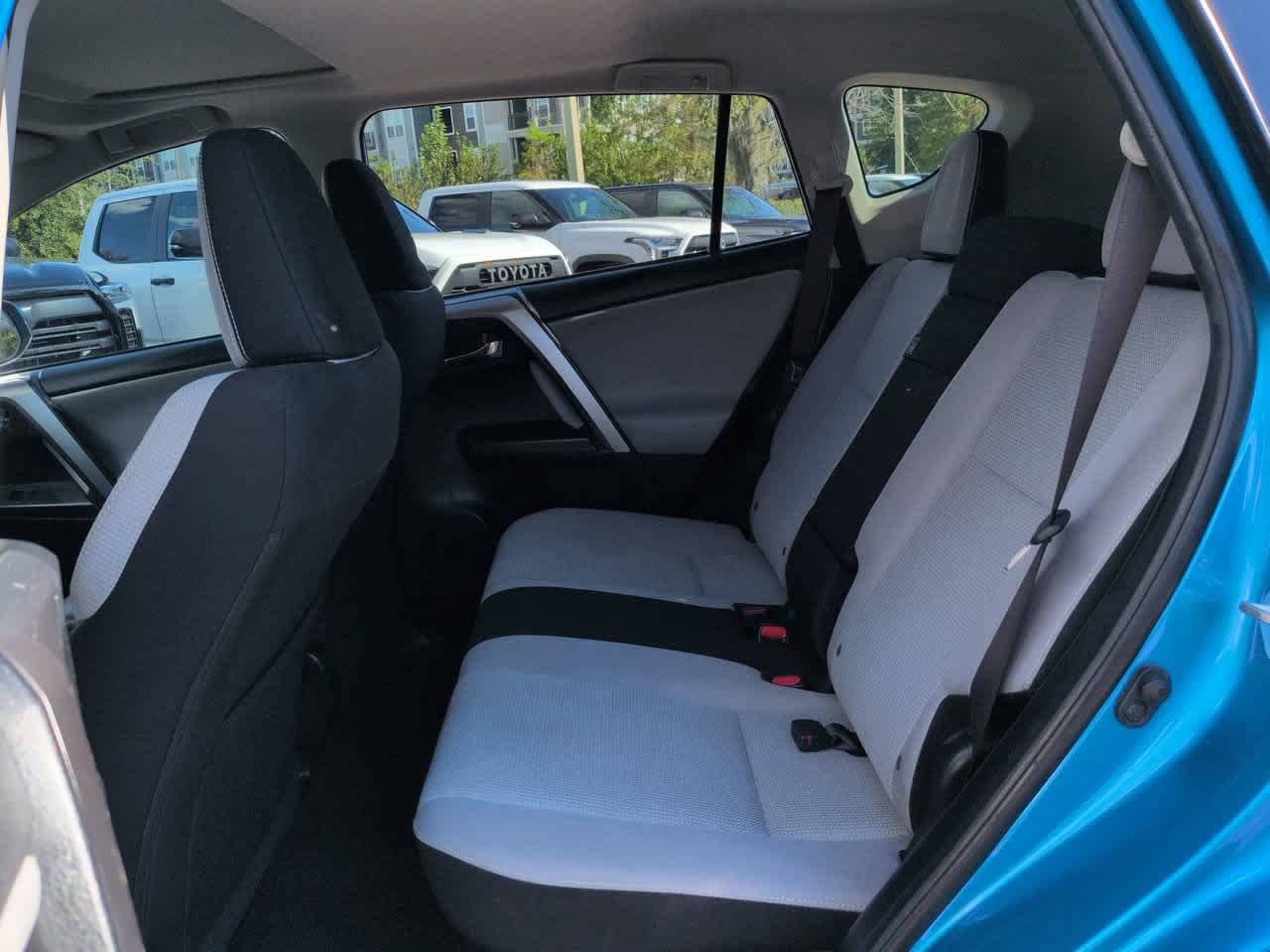 Used 2016 Toyota RAV4 XLE AWD/4WD image 13