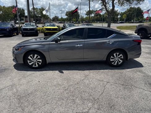 Used 2024 Nissan Altima 2.5 S FWD image 18
