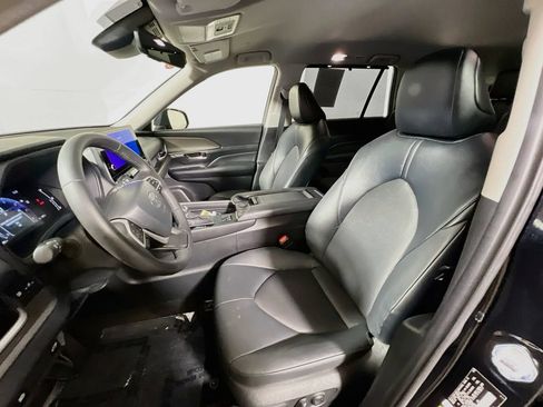 Certified 2024 Toyota Grand Highlander AWD image 18