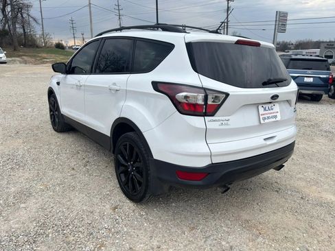 Used 2017 Ford Escape SE w/ SE Sport Appearance Package AWD/4WD image 3