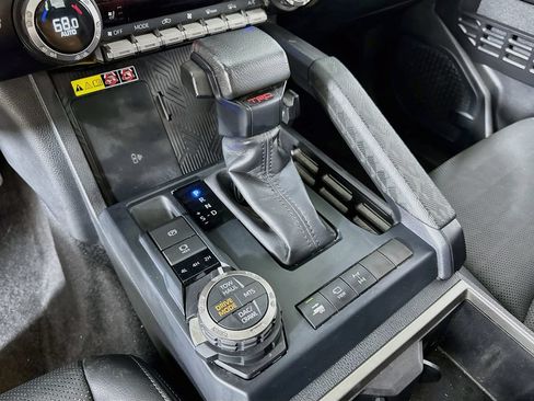 Used 2024 Toyota Tacoma TRD Off-Road w/ TRD Off Road Premium Package AWD/4WD image 27