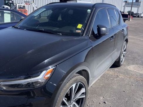 Used 2021 Volvo XC40 T4 R-Design w/ Climate Package image 1