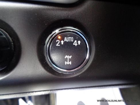 Used 2017 GMC Yukon SLT image 13