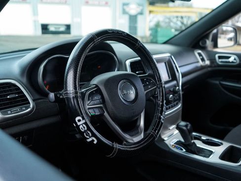 Used 2018 Jeep Grand Cherokee Laredo image 7